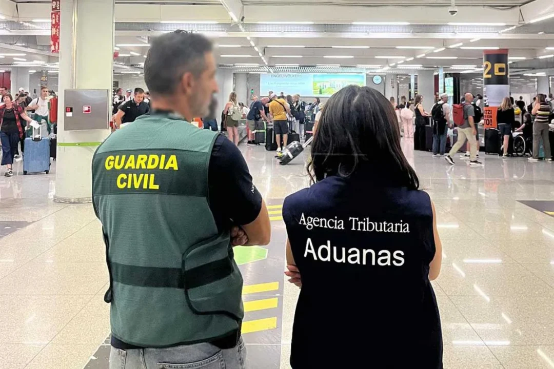 https://www.diariodeibiza.com/news/passenger-caught-ibiza-airport-40000-smuggled-cigarettes/
