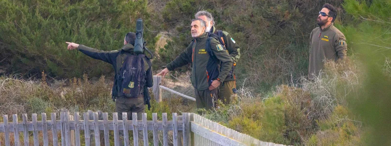 A group of environmental agents conduct a bird count in the Ses Salines Natural Park. | Gerardo Ferrero