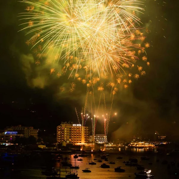 Spectacular Fireworks Display in Sant Antoni: Sant Bartomeu Lights Up the Sky with Peonies and Chrysanthemums