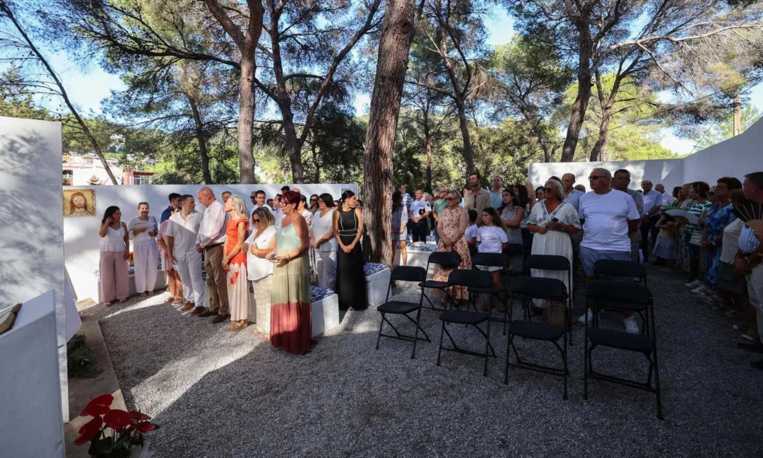 The small chapel of the Assumption in Cala Llonga hosts the mass. | TONI ESCOBAR