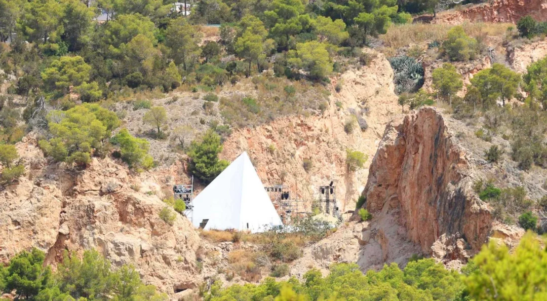 A large private party organised by a famous international agency brings together more than 300 guests at Sa Pedrera de Sant Antoni | J. A. Riera