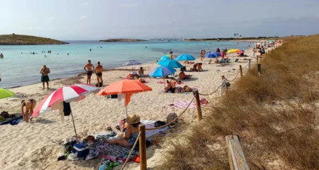 Ibiza and Formentera Senator Criticises Beach Management and Calls for Better Planning