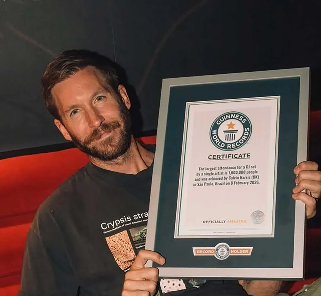Calvin Harris shows off his Guinness World Records certificate. | @CalvinHarris