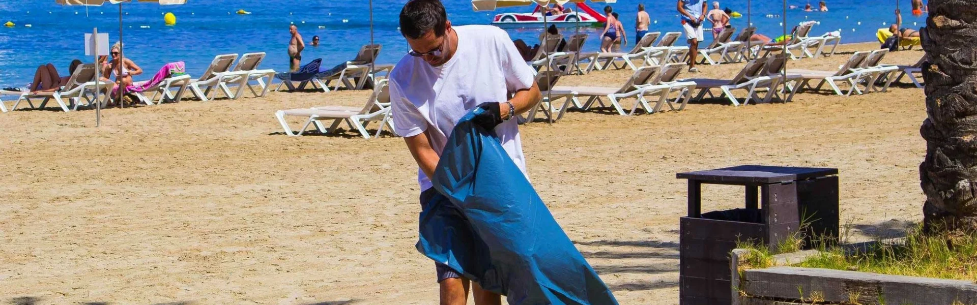 Cleaning up Sant Antoni Bay in previous editions | Pilar Camacho