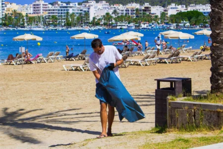 Sant Antoni to Close the Summer with a New Beach Cleanup on September 19