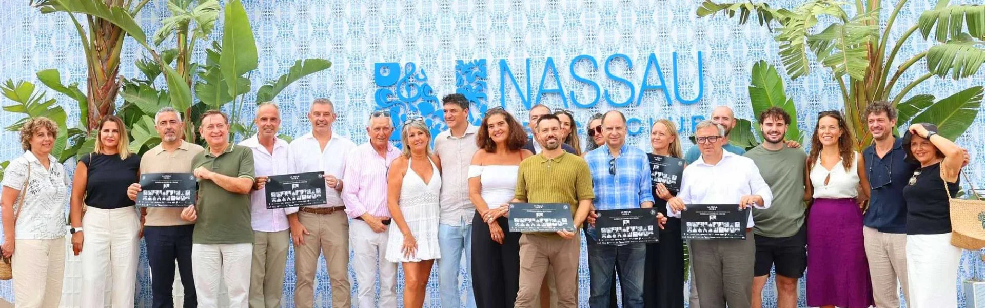 Institutional representatives and business leaders from the sector pose with the event poster. / J.A. Riera