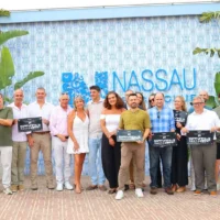 Institutional representatives and business leaders from the sector pose with the event poster. / J.A. Riera