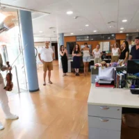 German violinist Linus Roth, playing for the staff of the Diario de Ibiza newspaper. | J.A. Riera