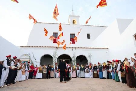 Ibiza Festivals: Sant Miquel Celebrates with Traditional Ball Pagès and Correfoc