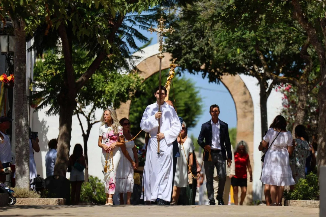 The procession through the church square. | Toni Escobar