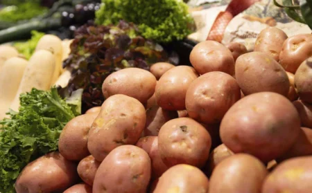 Ibiza Wastes Too Much Food: Amics de la Terra Calls for Local, Seasonal and Bulk Shopping