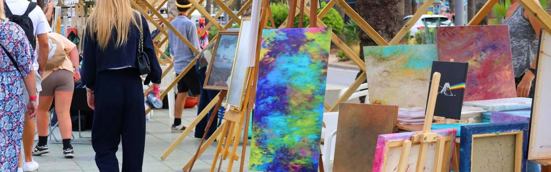 Stalls at a previous edition of the 'Aire Arte' fair / ASA