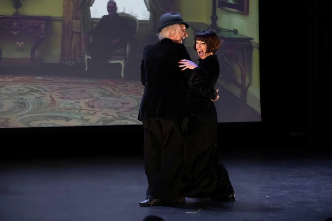 Armin Heinemann with Verónica Palacios, last year on the stage of the Ibiza Conference Centre. / ANTONIO BOFILL