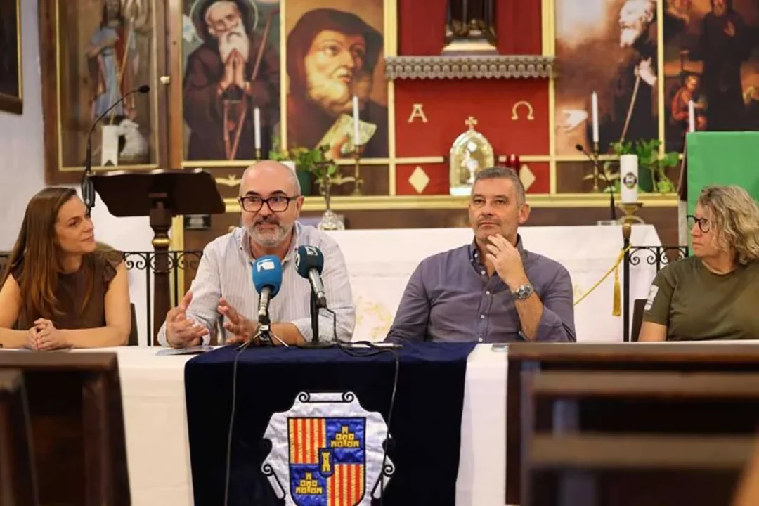 Officials from the municipality of Sant Josep at the presentation of the 10th Salt Fair at the Church of Sant Francesc / J.A. Riera