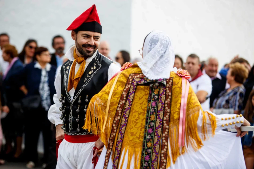 A couple performing the *ball pagés* on the main day of the Sant Rafel festival / Marcelo Sastre