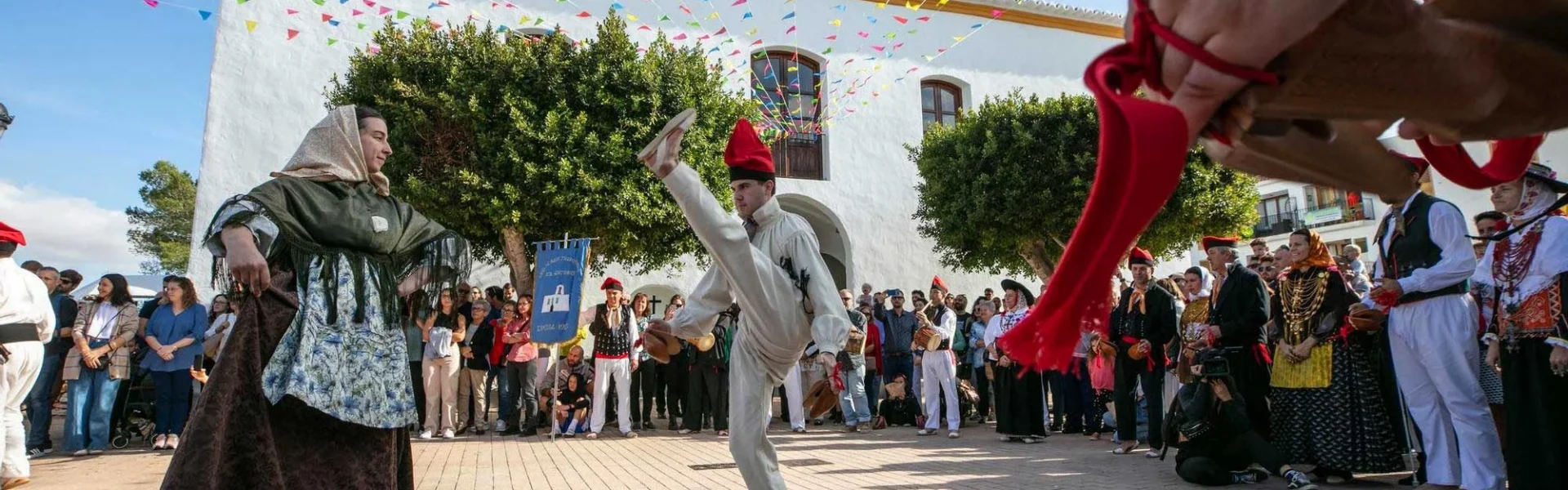 The 40th anniversary of the *ball pagés* folk dance group from Santa Gertrudis, in images / Vicent Marí