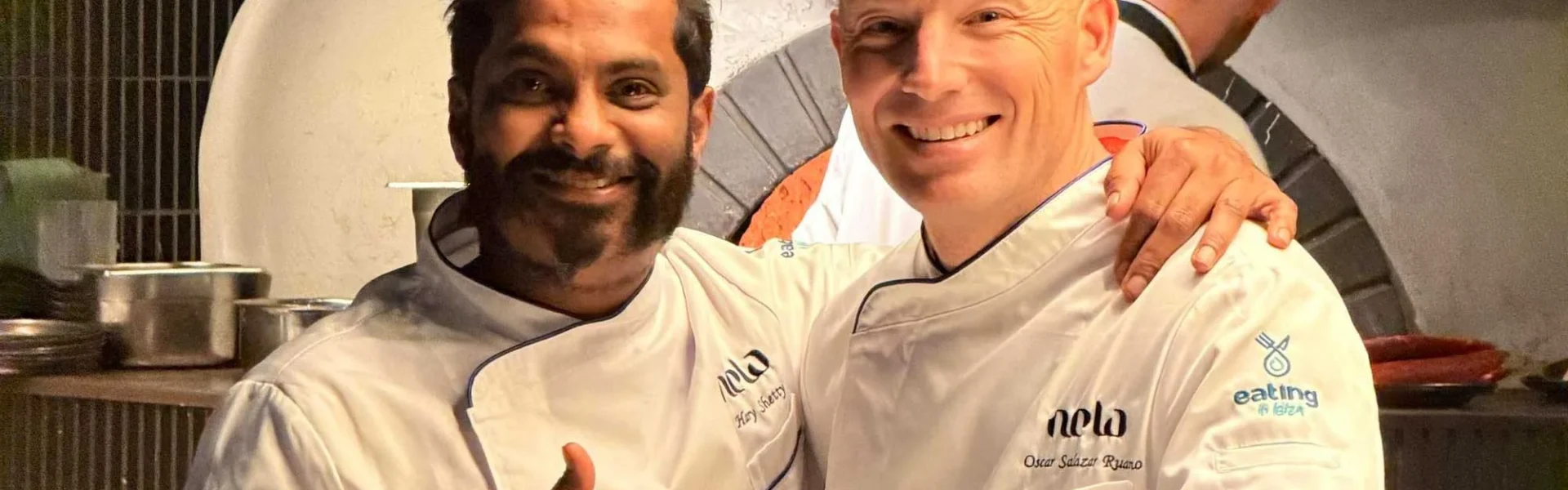 Chefs Hari Shetty and Óscar Salazar in the kitchen. / Fomento