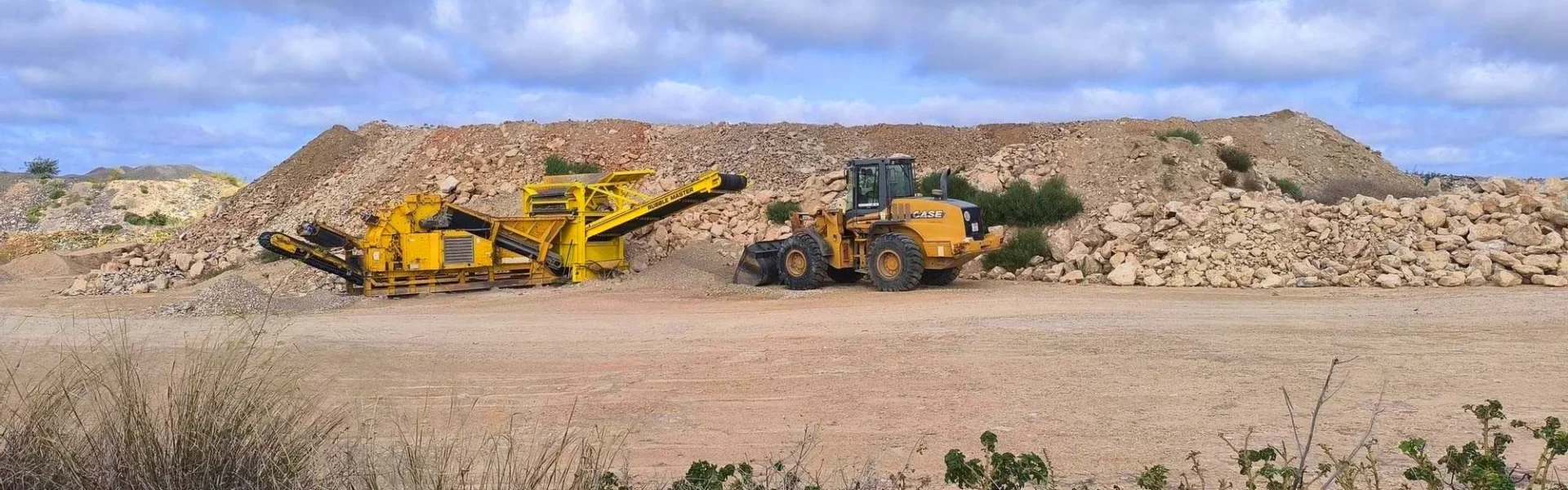 Untreated construction waste accumulates at es Cap / P.M.V.