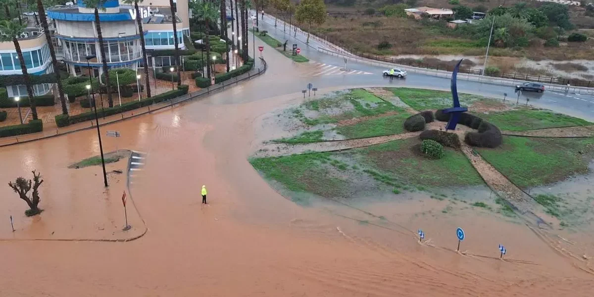 Flooded roundabout in Vila, on the inner ring road. | A.E.