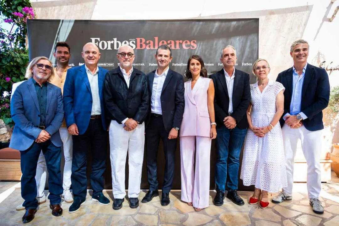 Miquel Costa, Miguel Tur, Vicent Mari, Andres Rodriguez, Marcos Serra, Maria Fajarnes, Alex Minchiotti, Nieves Bonet and Cristiano Badoch in the Forbes Balears. / Maria Santos