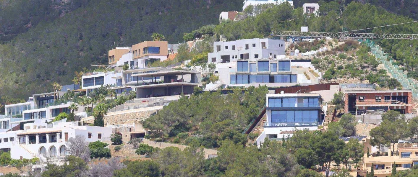 Homes under construction in the Cas Mut area. | J. A. Riera