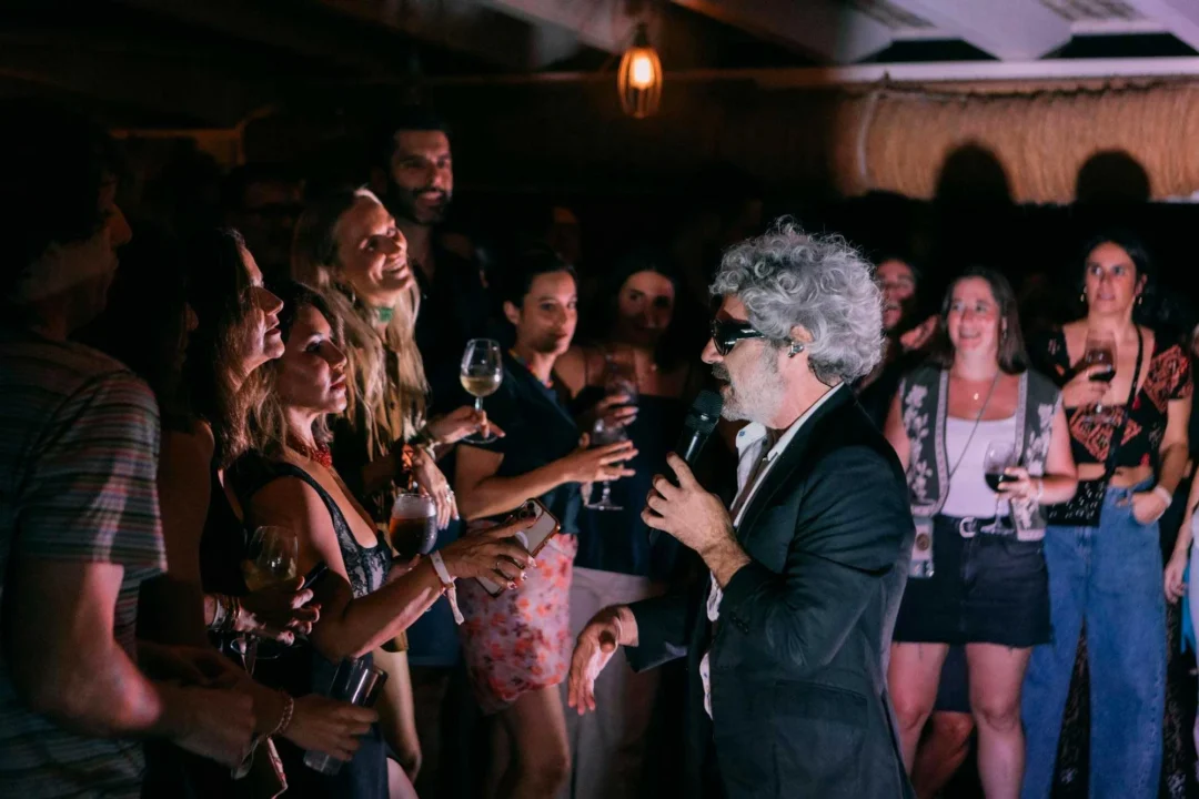 León Benavente’s performance was incredibly intimate thanks to the rain / @patrymartinphoto