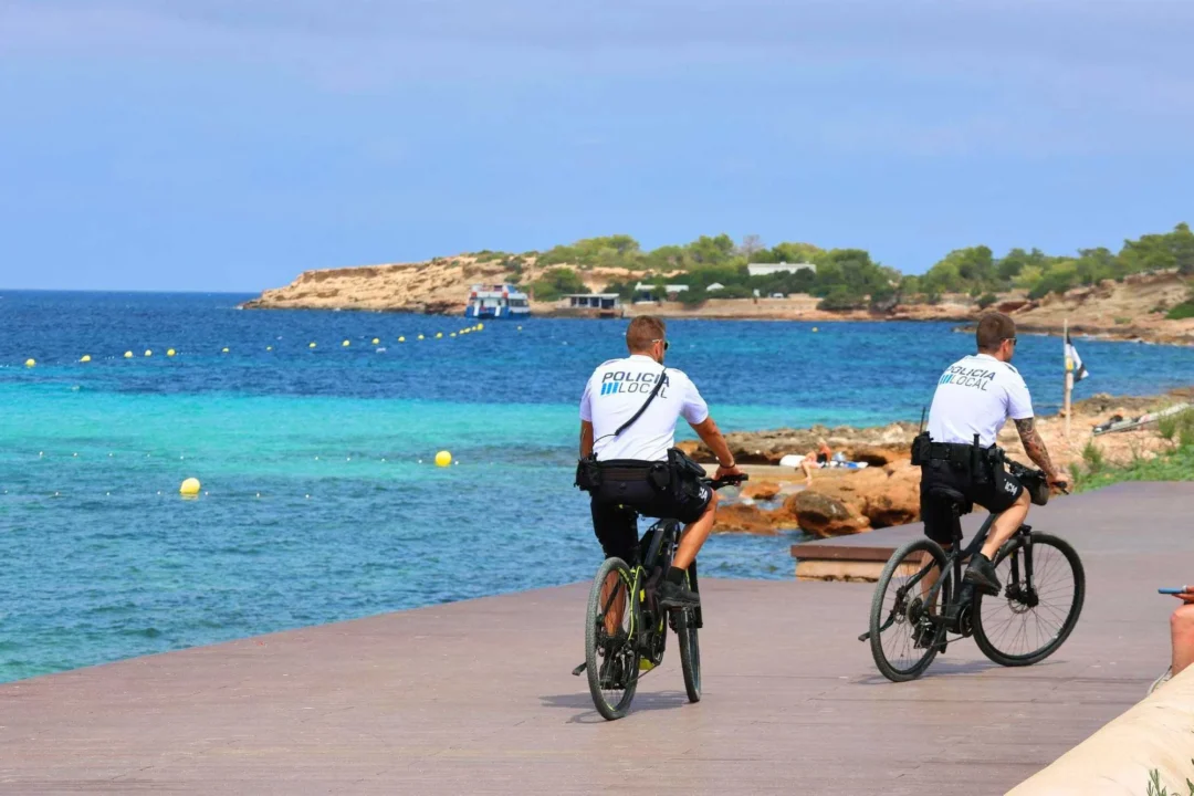 Local Police Beach Safety Unit / A.S.A.