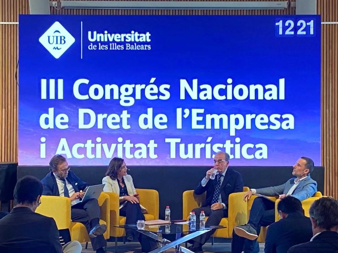 Mariano Juan, on the right, pictured during the conference held in Menorca. / Consell de Ibiza