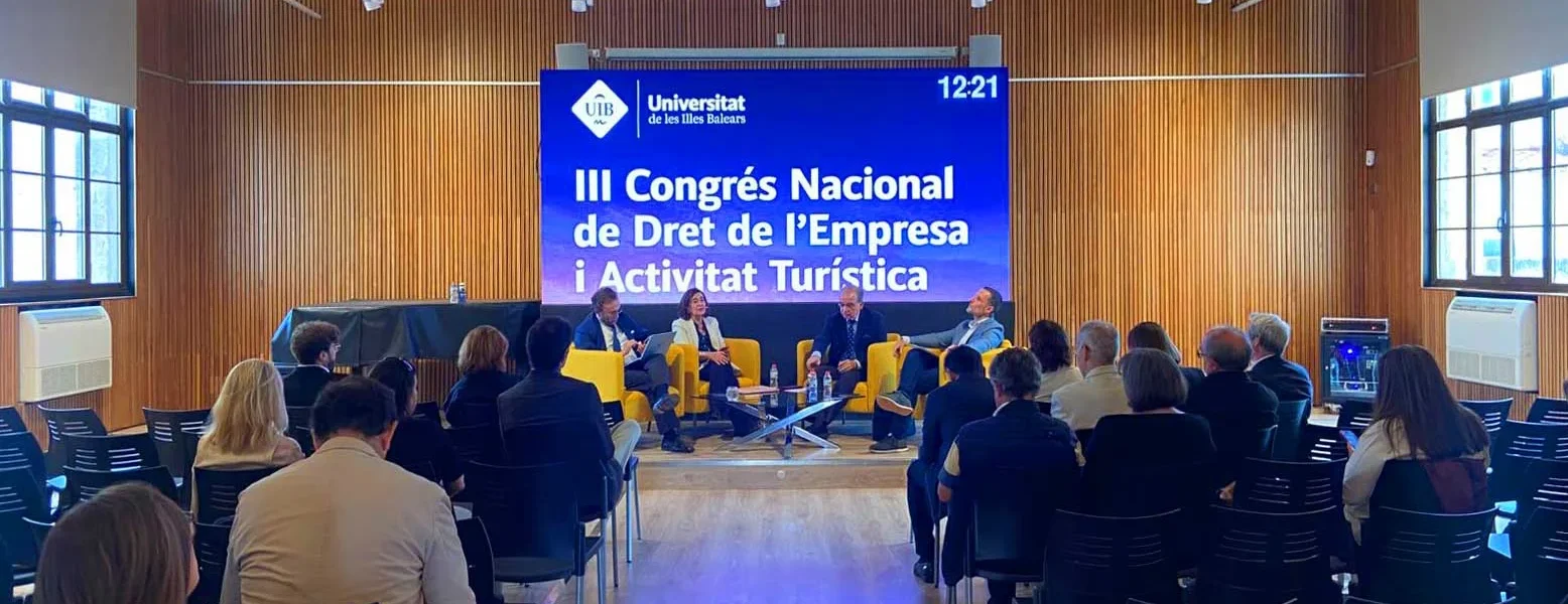 Mariano Juan, on the right, pictured during the conference held in Menorca. / Consell de Ibiza