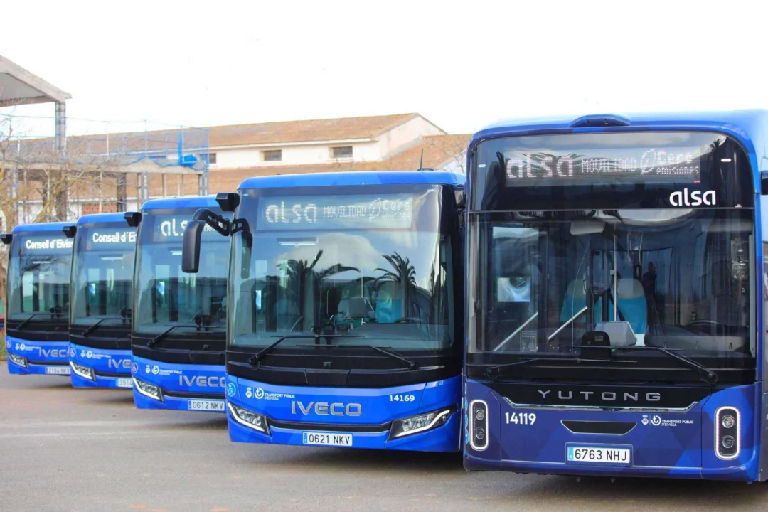 The new Alsa buses during their presentation. / Vicent Mari