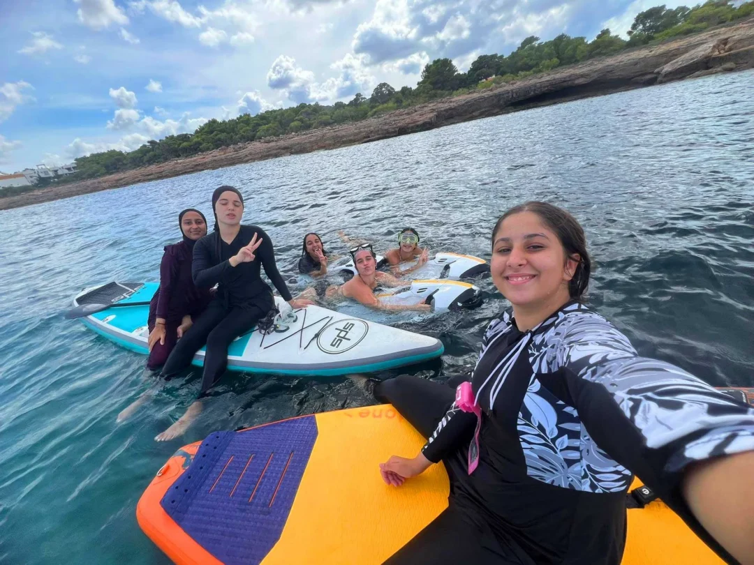 Young volunteers from the Salvem sa Badia environmental program. / Salvem sa Badia.