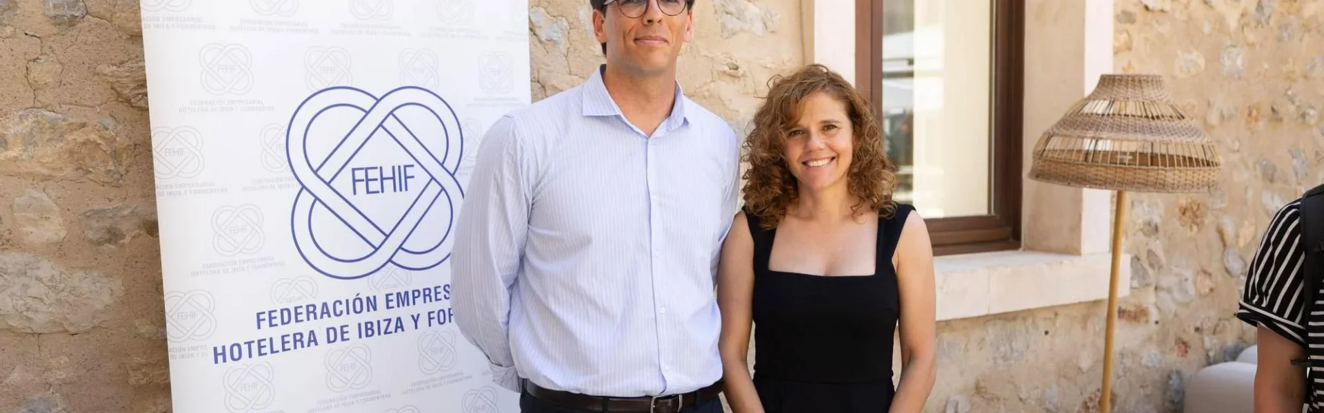 Santiago García Ramón alongside the Federation president, María Costa Roig. / Vicent Marí