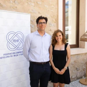 Santiago García Ramón alongside the Federation president, María Costa Roig. / Vicent Marí