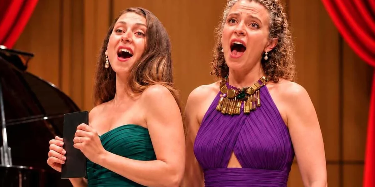 Duo of singers in a classical recital. /DIB