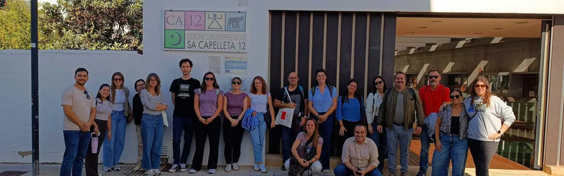 The teachers, before the Center d'Interpretació de sa Capelleta / DI