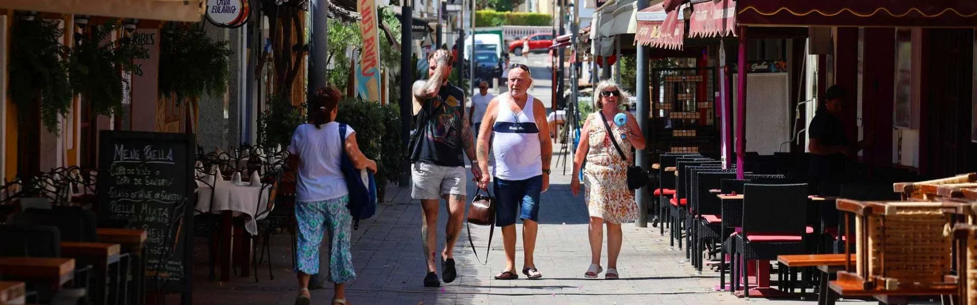 Tourists walk along the street of the Santa Eulària restaurants. / Toni Escobar