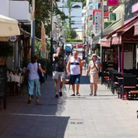 Tourists walk along the street of the Santa Eulària restaurants. / Toni Escobar