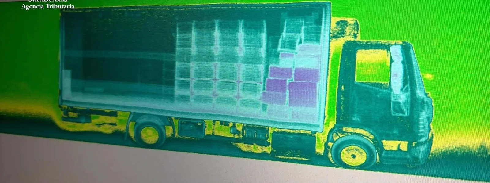 Image from the X-ray scan of the truck's interior, taken with the Customs "Medusa" scanner, showing the two loads: the legal cargo and—on the right—the bales of cocaine. / Customs-AEAT